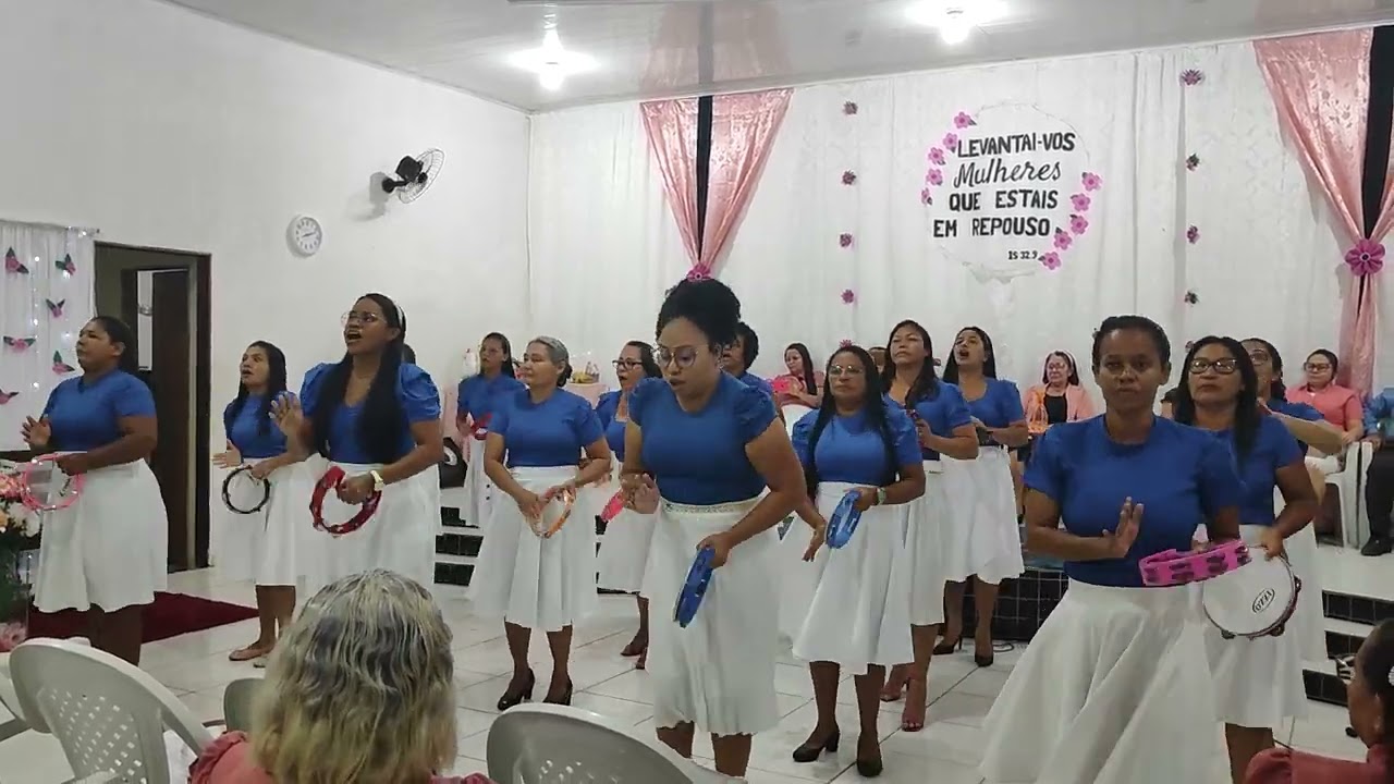 Apresentação com pandeiro do grupo Escolhidas por Deus. Louvor Presença de Deus cantora, Kezya Nunes