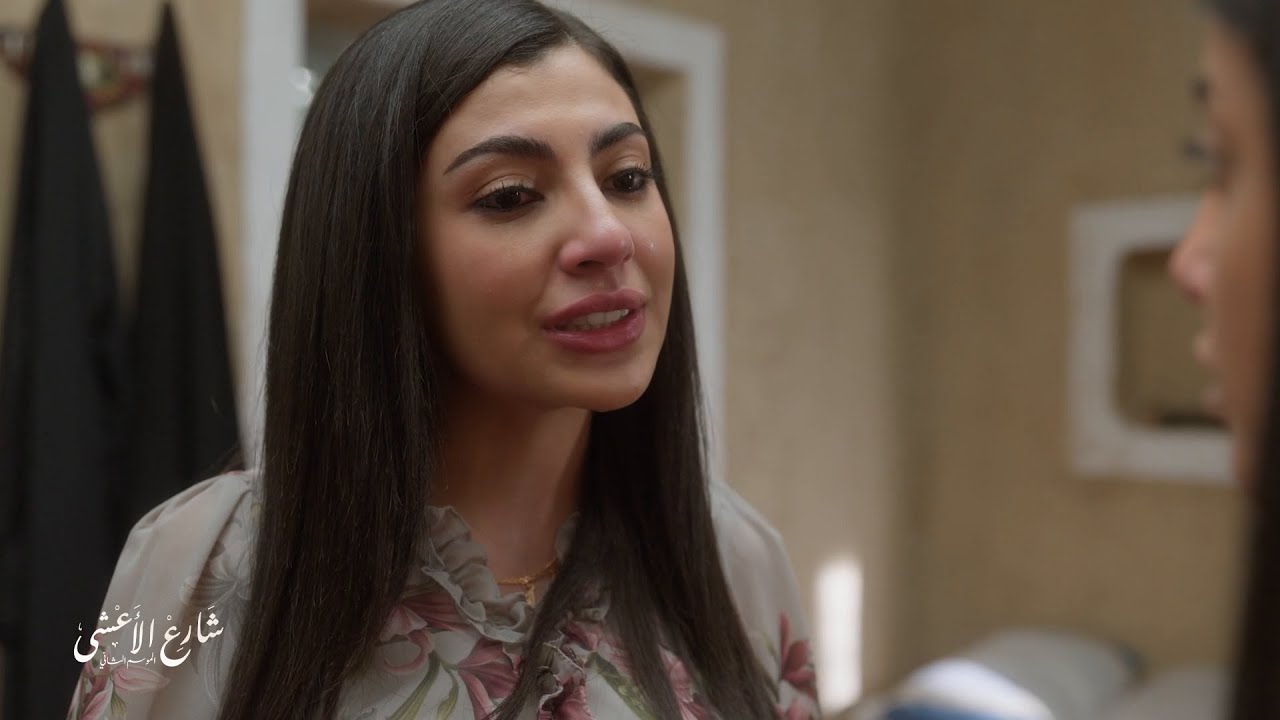 عواطف تلوم عزيزة ووالدها يكتشف حقيقة محاولتها الهروب مع رجل غريب!