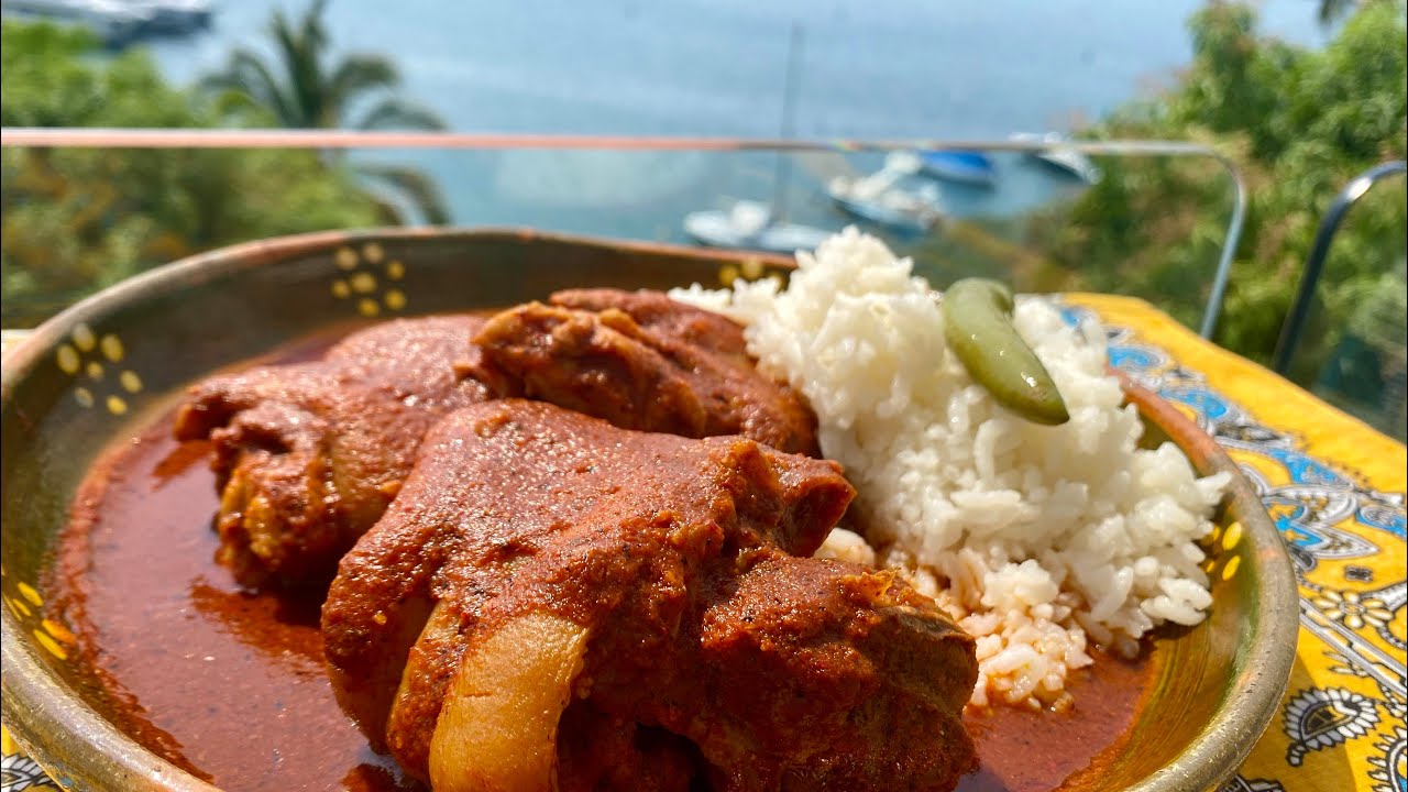 DE LA COSTA CHICA: PATITAS DE PUERCO EN CHILE ROJO