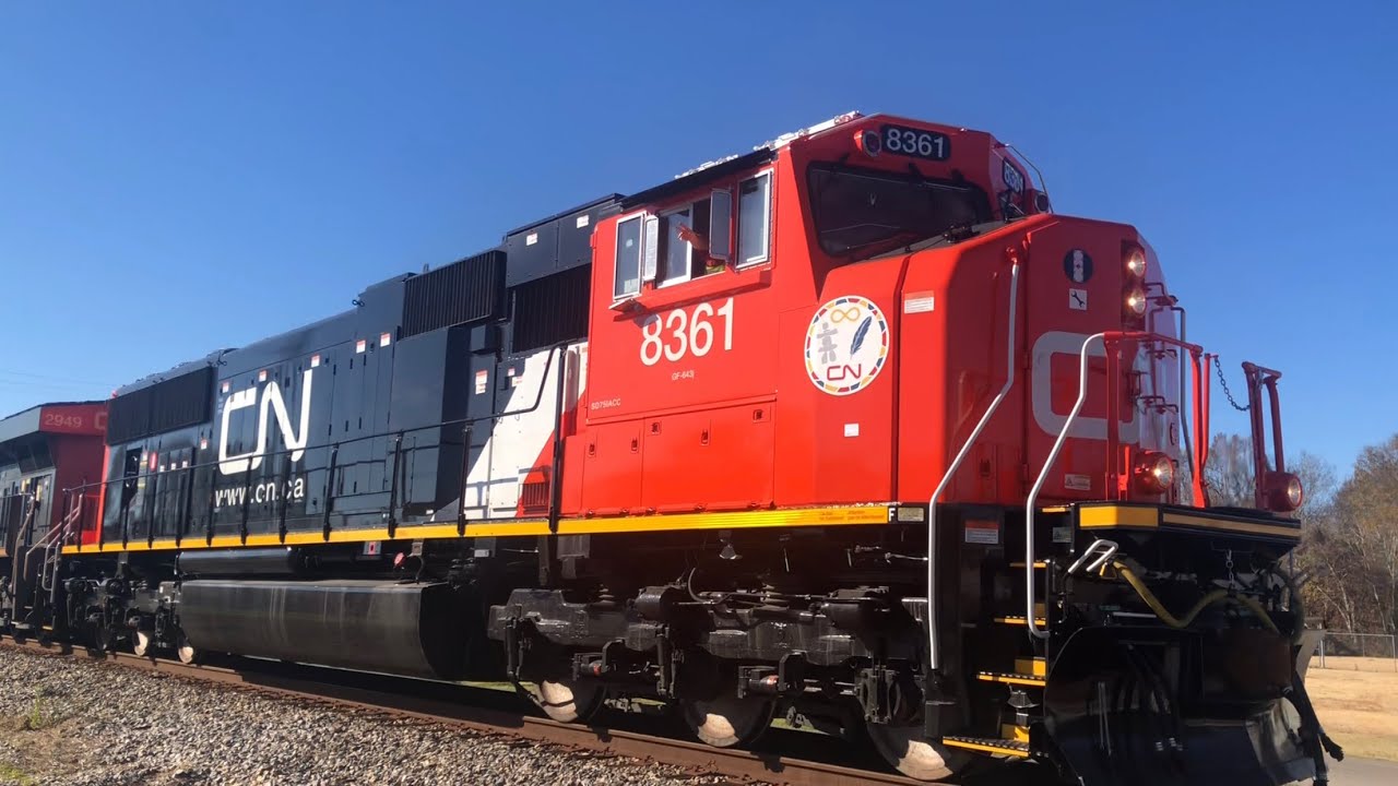 CN L516 passes through Garyville, LA