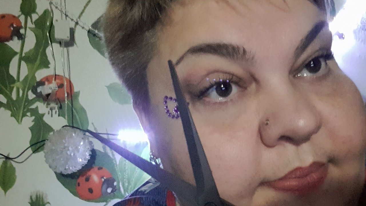 Асмр,Тихая,уютная, парикмахерская 💇‍♀️.Тихий голос, шепот,звук ✂️, расчесывание волос.