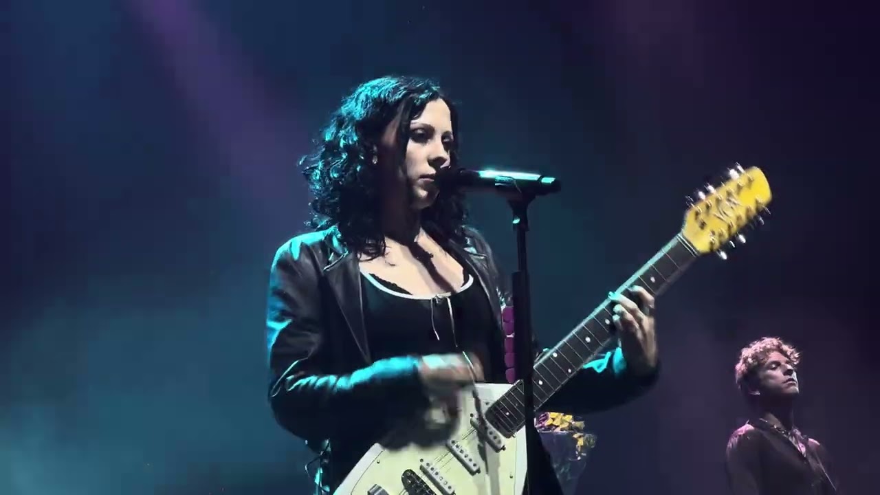 241212 Pale waves smitten tour in korea 'Not A Love Song' @ yes24 hall