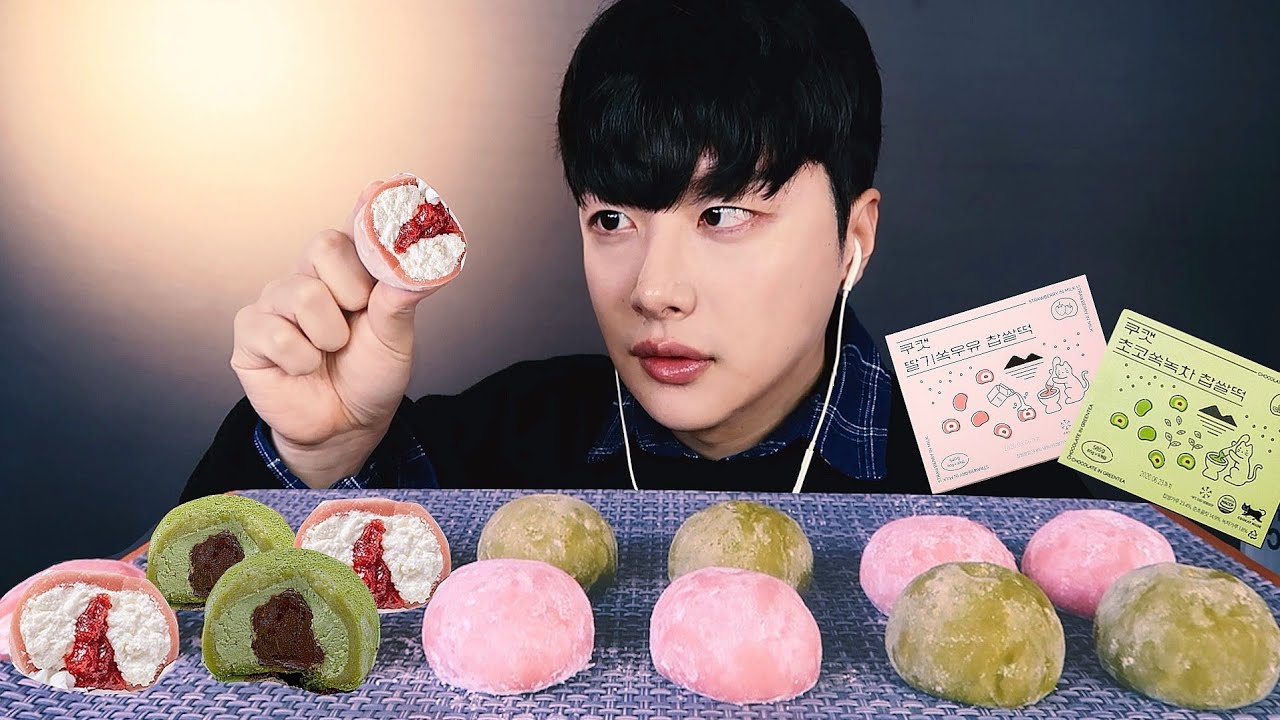 MUKBANGКлубничное мороженое с молоком и зеленый чай с шоколадным мороженымASMR EATING SHOW(SOUNDS)