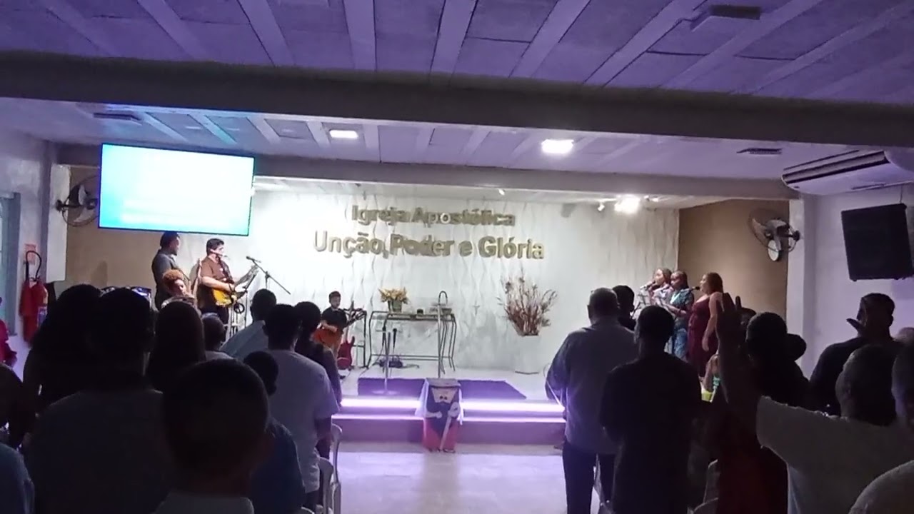 Ministério de louvor som solene adorando ao Senhor 