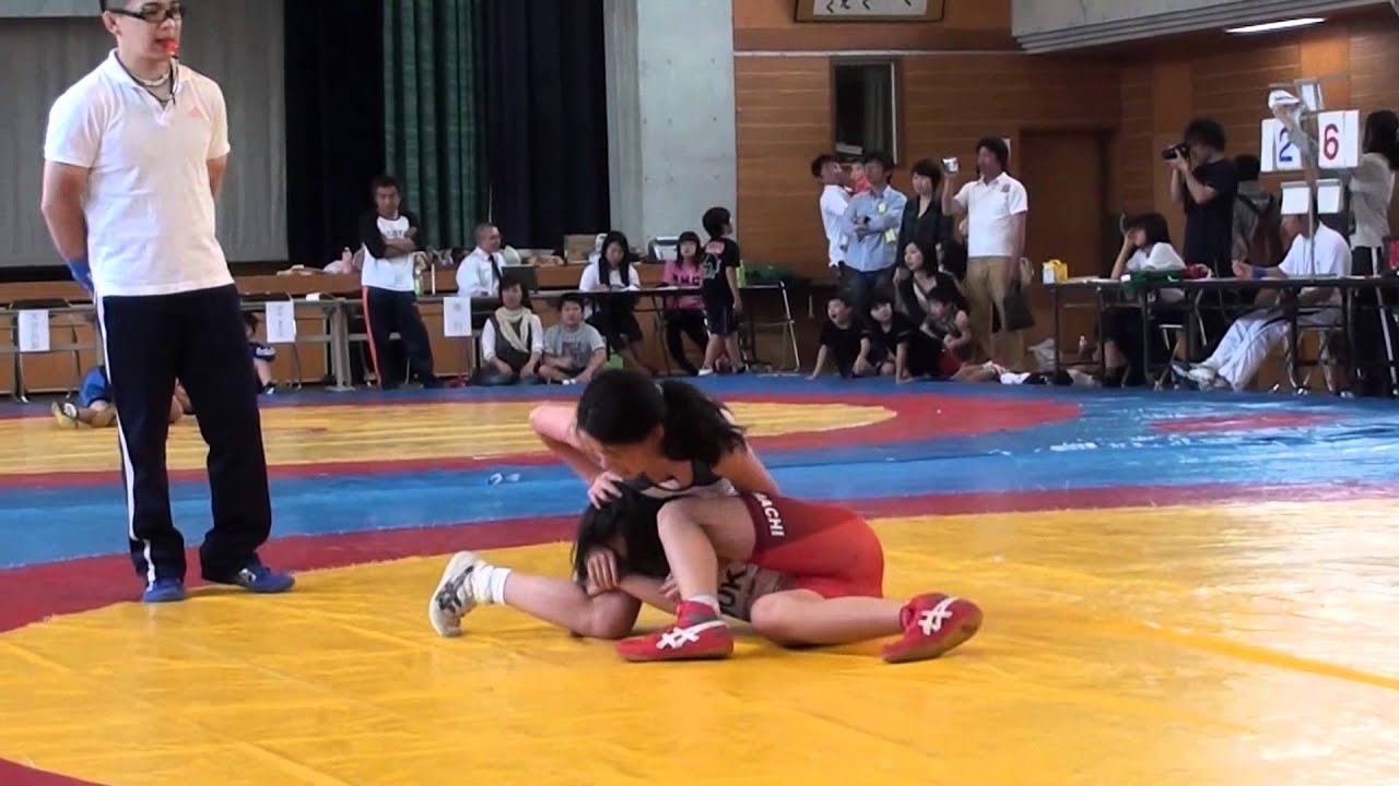 桑原未来vs福崎可純　巻レスリング大会2012 (2)