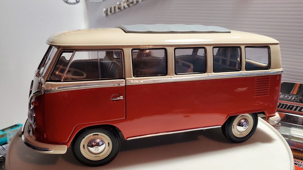 1962 VW Micro bus. 1:18 by WELLY