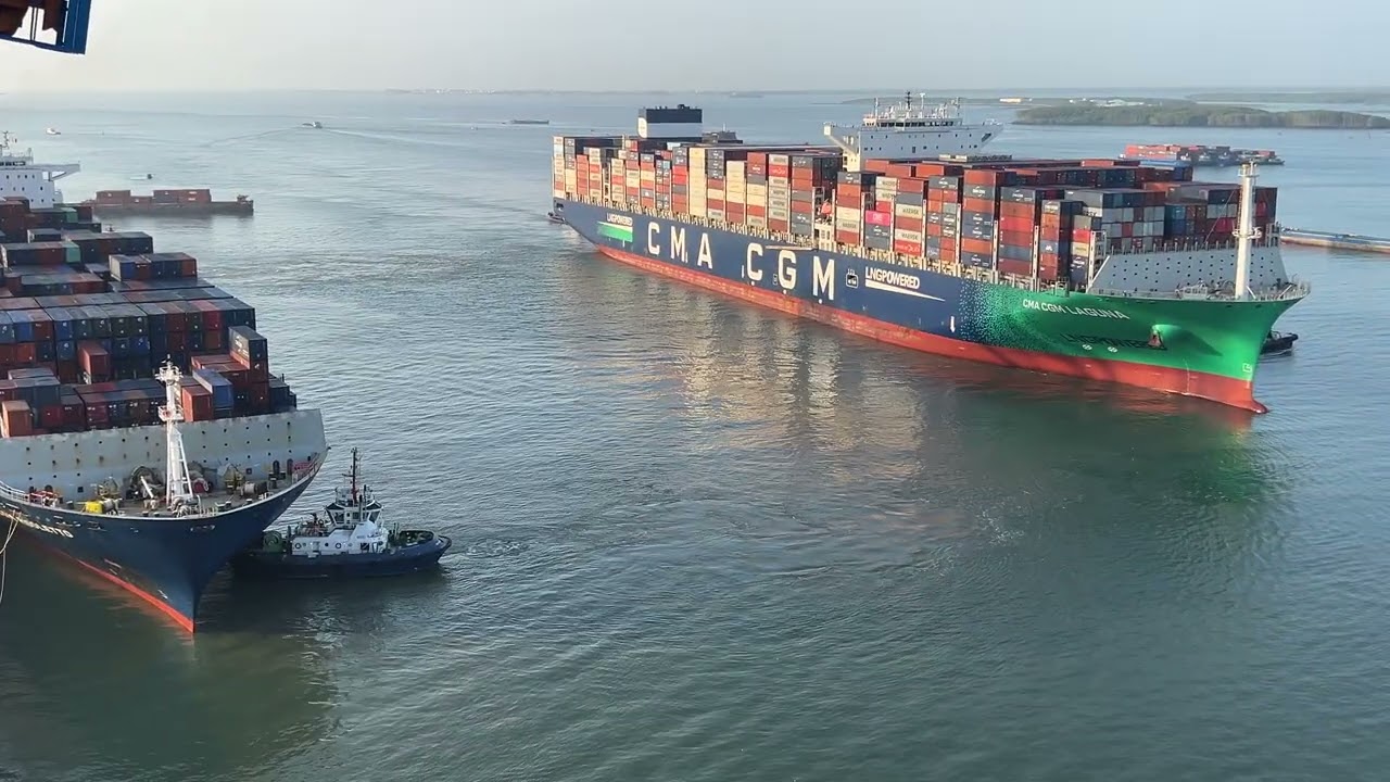 Sáng ra đón 2 em cập cảng cùng lúc 