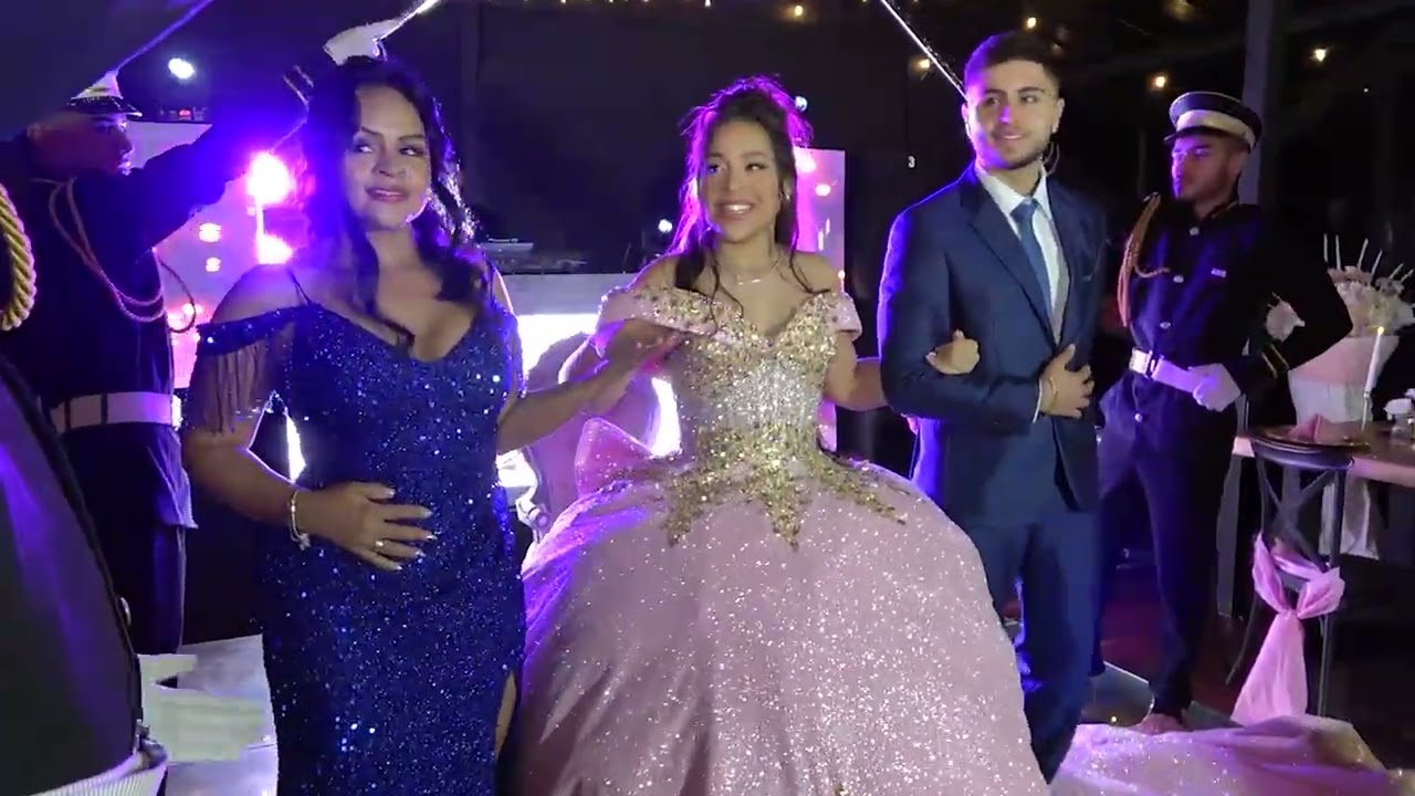 Mi nieta en sus 15 añitos 