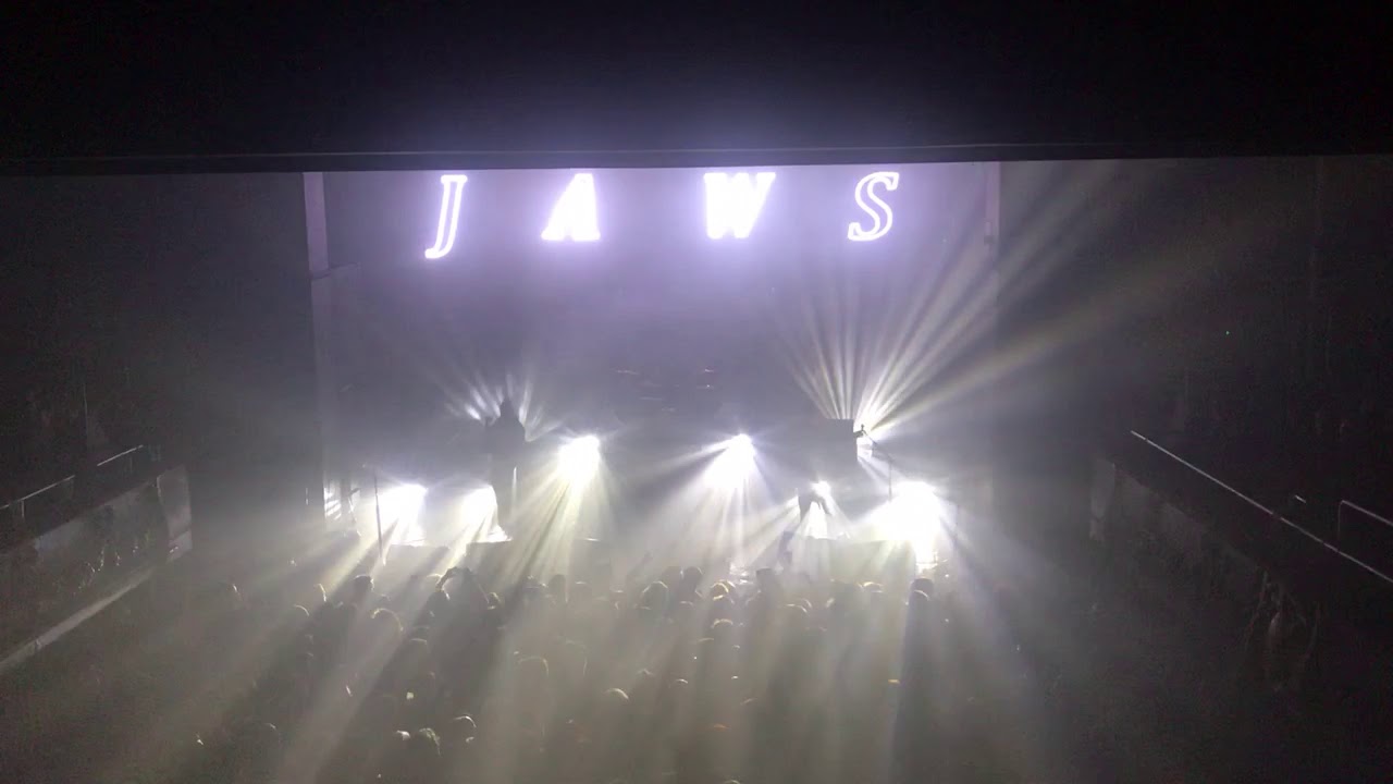 JAWS STAY IN STAY OUT LIVE