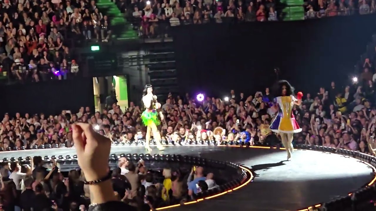 Katy Perry with Lucy Loose - Swish Swish Swish. LIFETIMES Tour at AO Arena, Manchester. 8.10.2025.