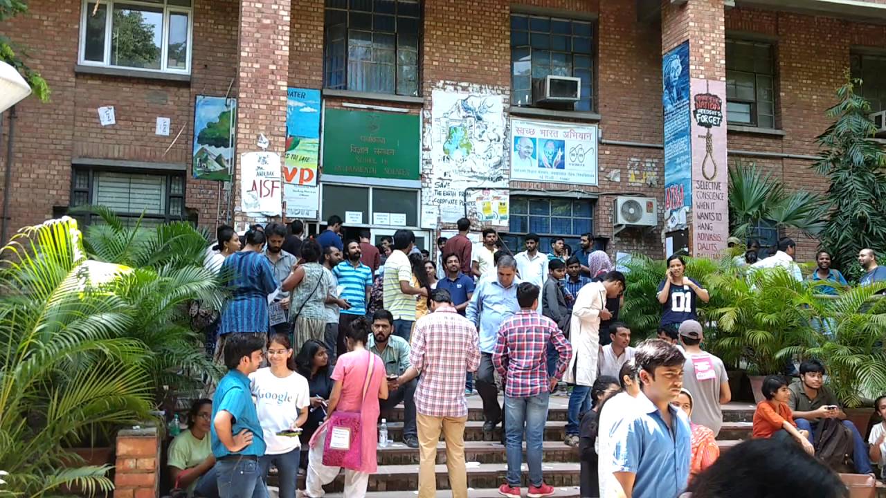 JNU Elections day 2016 in front of School of Environmental Science
