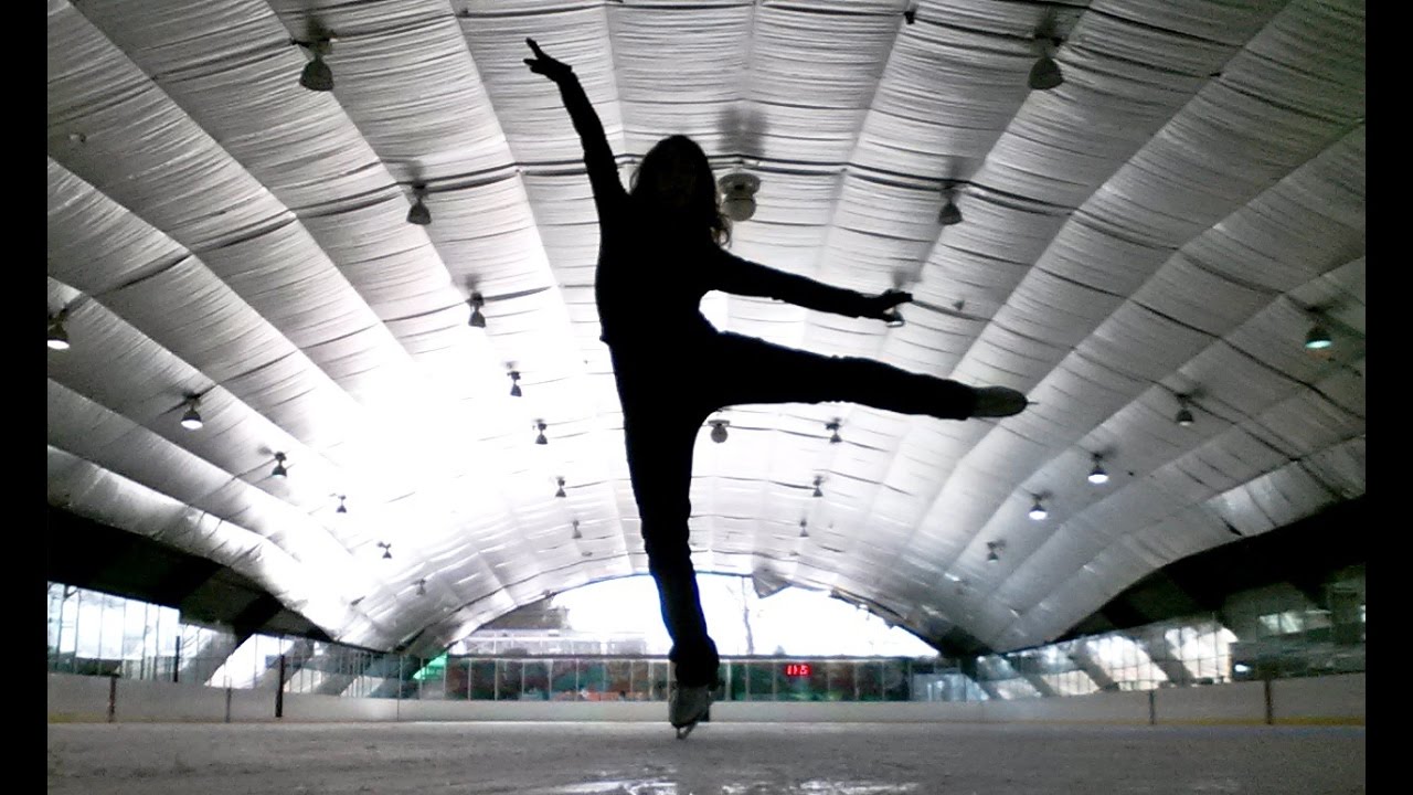 Dancing on the Ice with Lindsey Stirling's Electric Daisy Violin