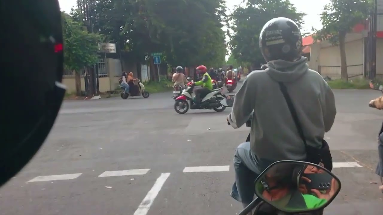 Perjalanan menuju rumah di daerah surabaya utara