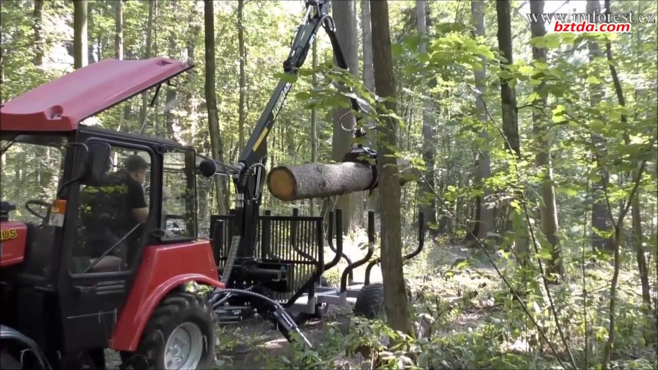 Трактор Беларус-320.4 работает и в лесу