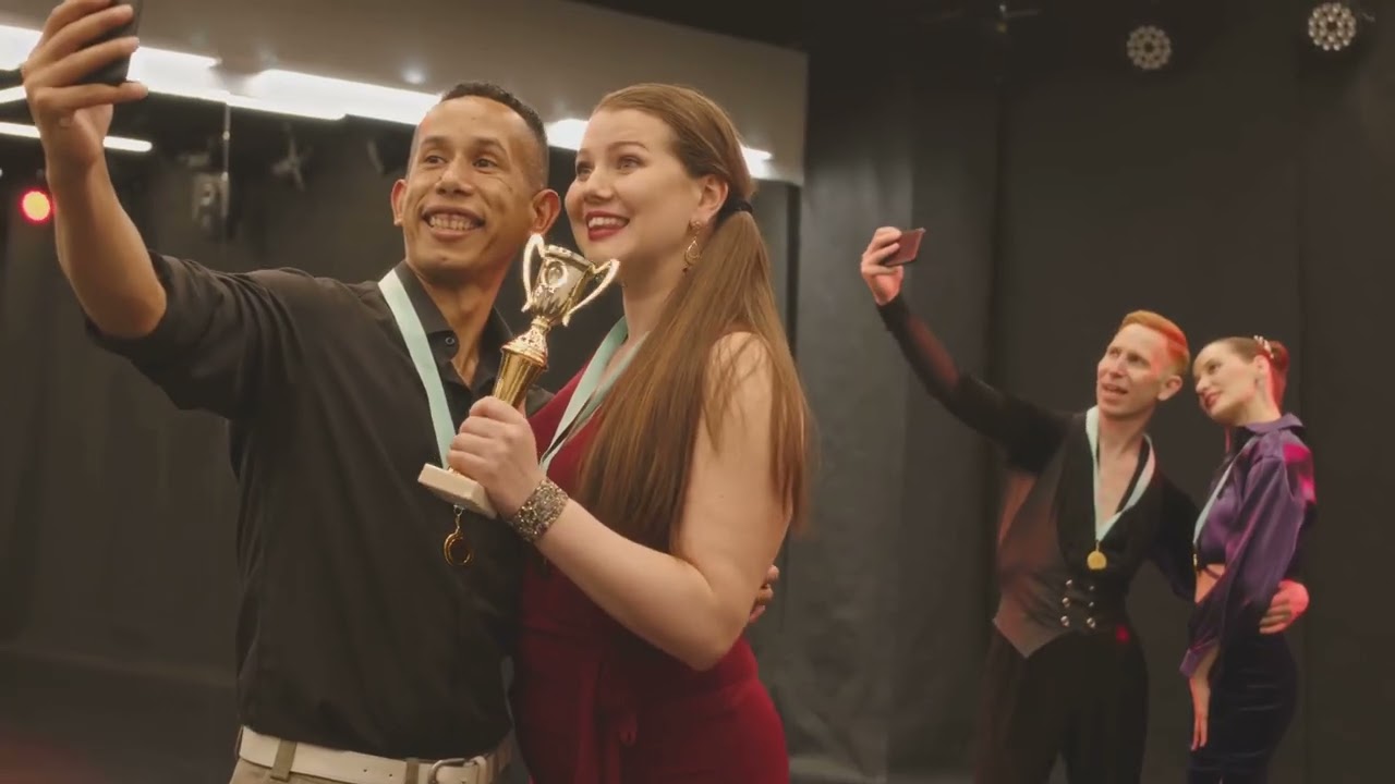Dancing with the Stars: Fan Favorite Wins Mirrorball Trophy!