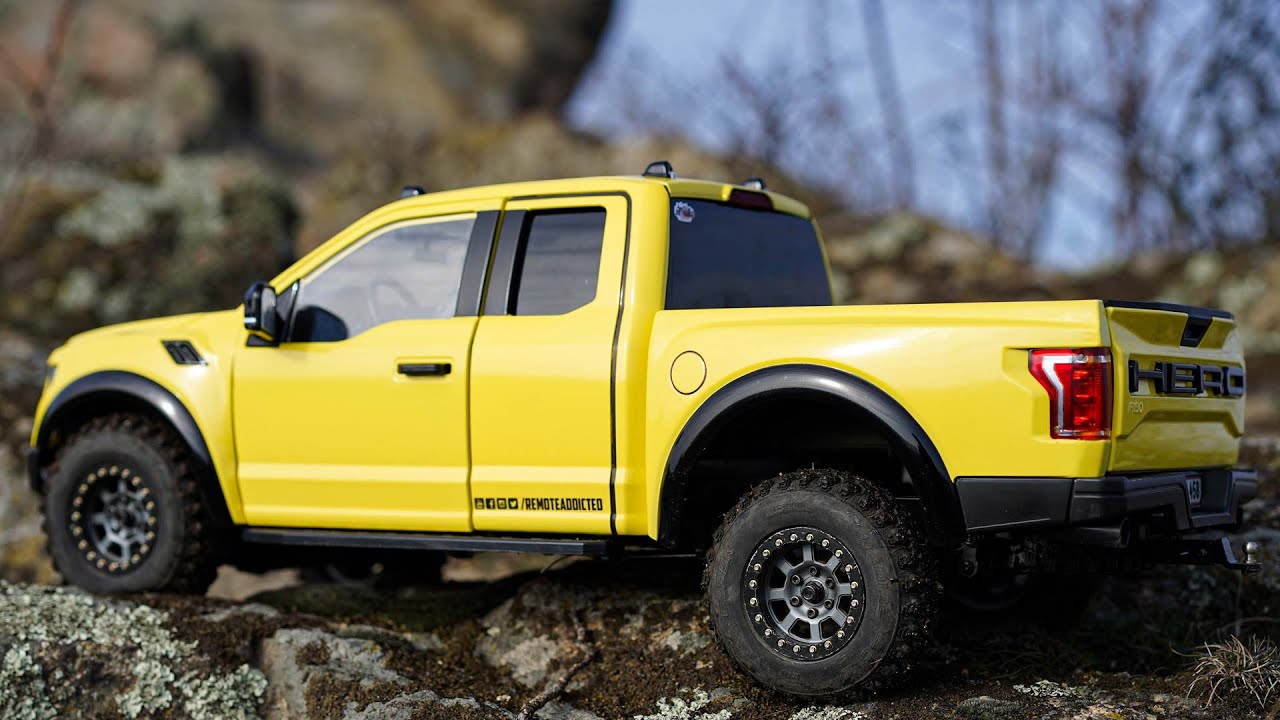1/10 Ford F-150 Raptor (RC4WD Desert Runner Hero) - Trailing over rocks with the Lift Kit.