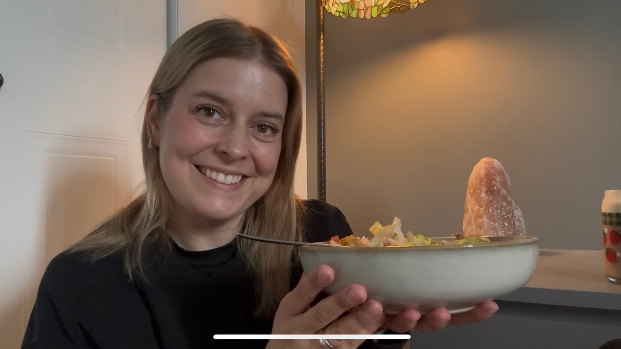 ASMR FR | Je mange une salade en papotant! 🥗🥬🥭 | Bruits de bouche