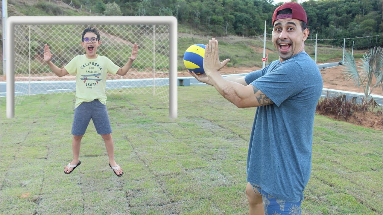 LUCAS E PAPAI BRINCANDO DE BOLA!