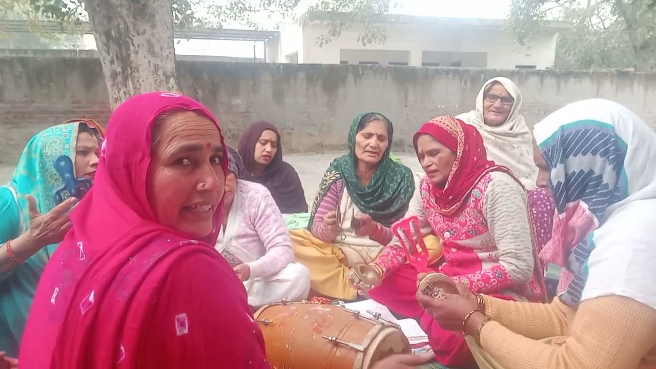 केश खेल कमल को फूल 🌹💯💐 यशोदा खिला रही बनवारी