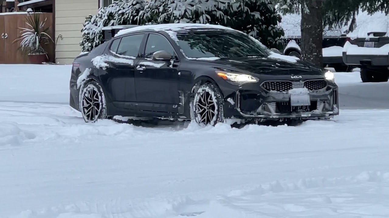 KIA STINGER VS. SNOW