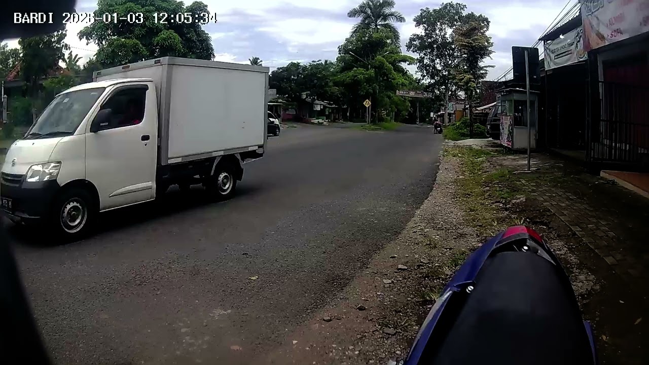 Jalan dua arah Selorejo Kesamben