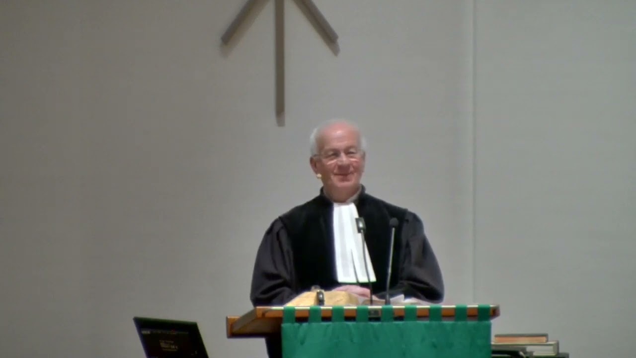 Een ondeugend gemeentelid had voor de dienst een briefje op de preekstoel gelegd. Wat erop stond?