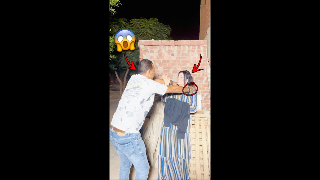 شاب عمل نفسه كفيف عشان ياخد البنت الجميله الي بيته !!