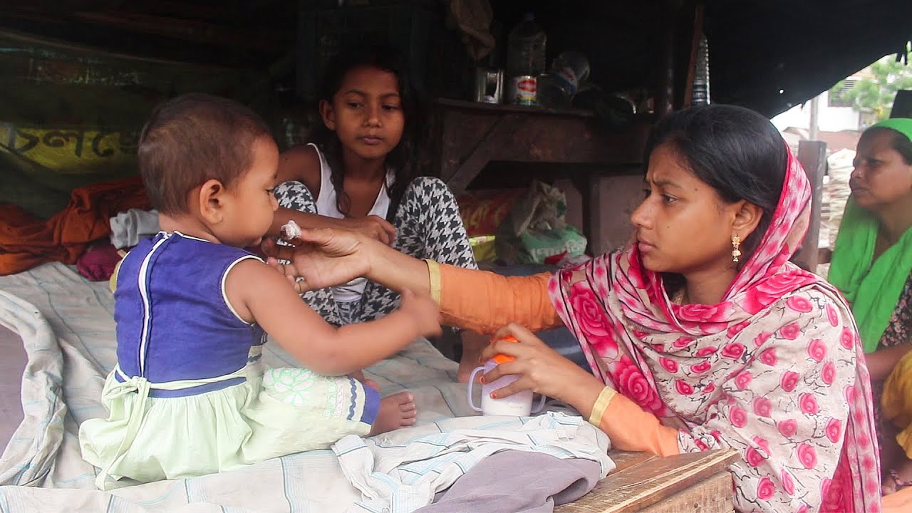 Daily Life Of Slum Family !! Happy Family Doing Their Tasks !! Living In The Slums