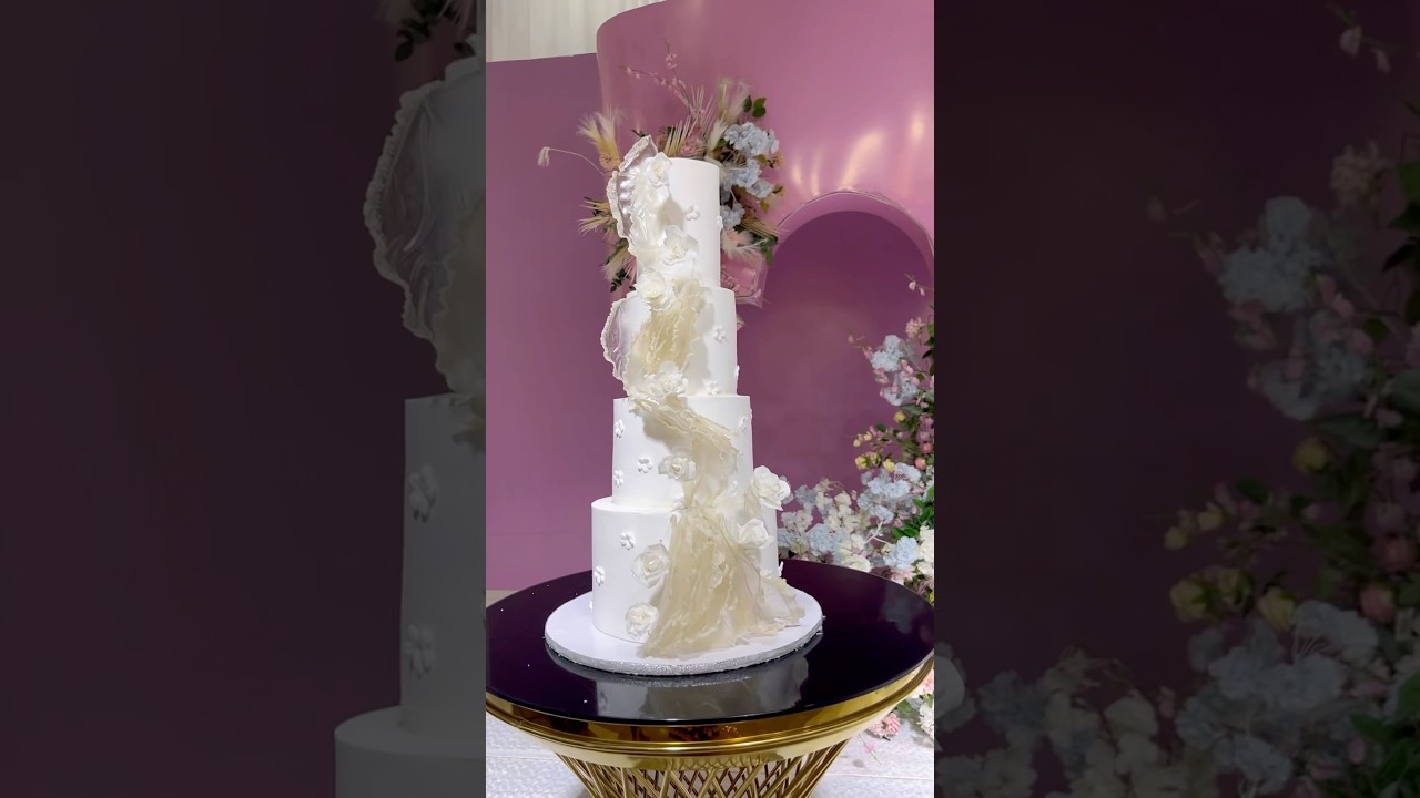 Gorgeous 4 tiered wedding cake 🤍 #cakedecorating #weddingcakes #fondantcake #caketutorial #cakeart