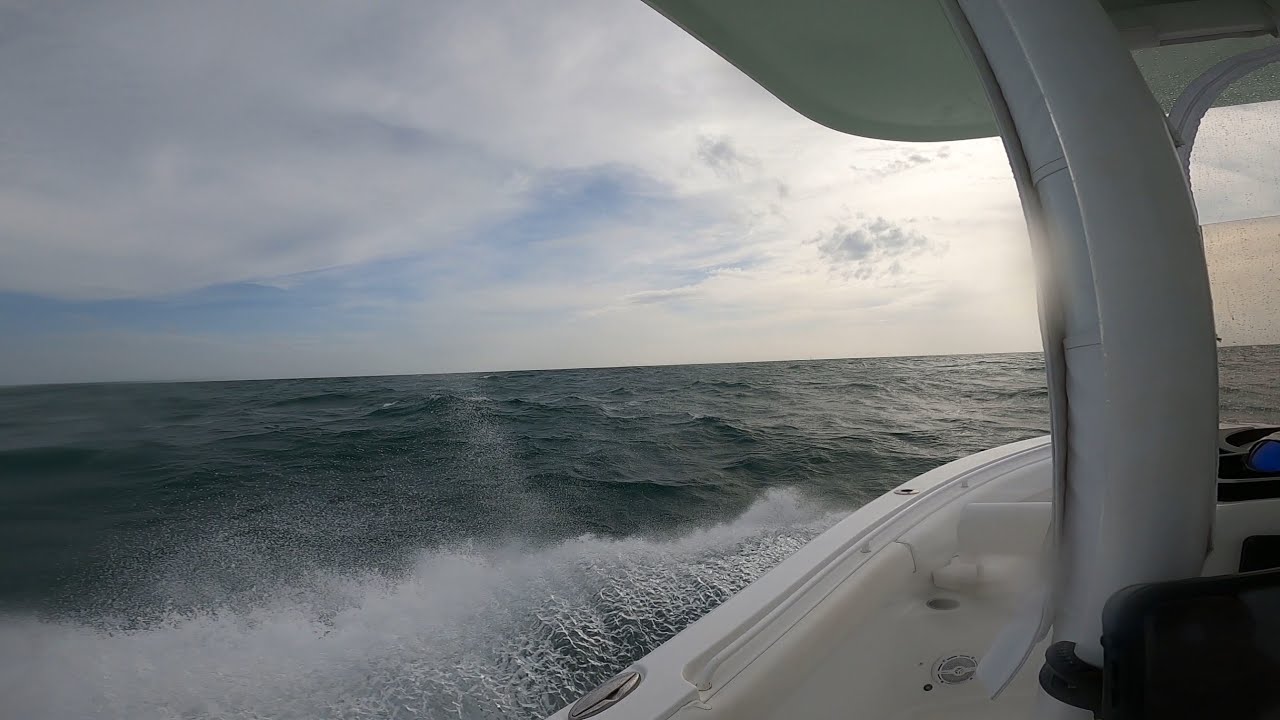 Sea Hunt Gamefish 25 in rough seas