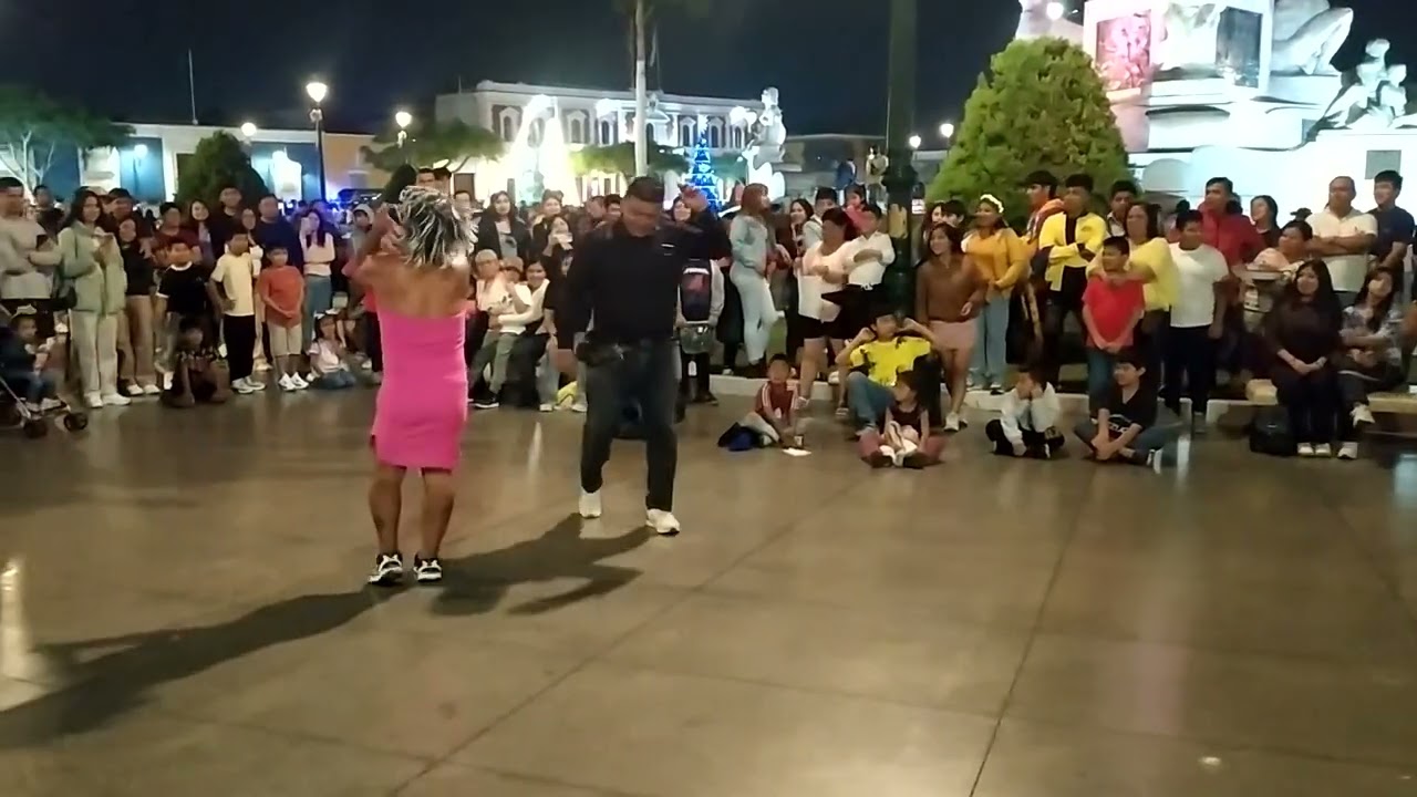 31 de diciembre de 2024 alas 11 en punto de la noche paseando por trujillo peru