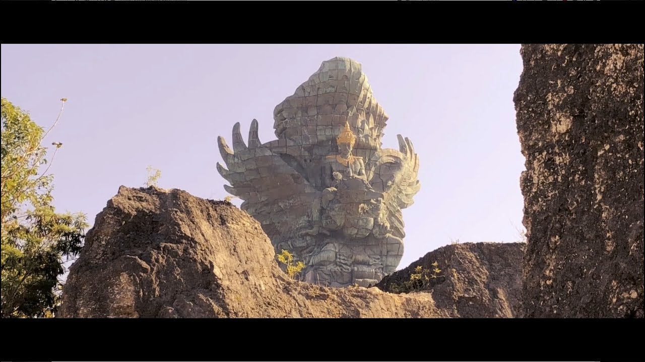 Garuda Wisnu Kencana statue