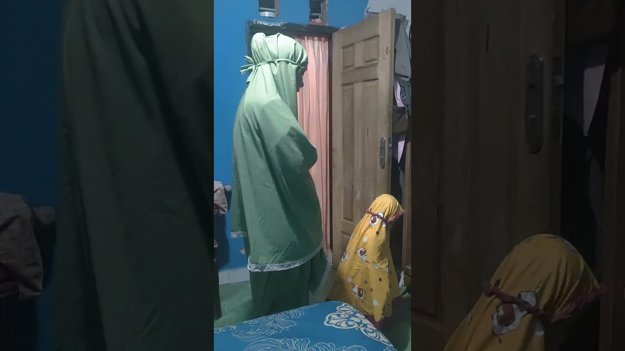 Ibu, Kirana & Adiba lagi sholat