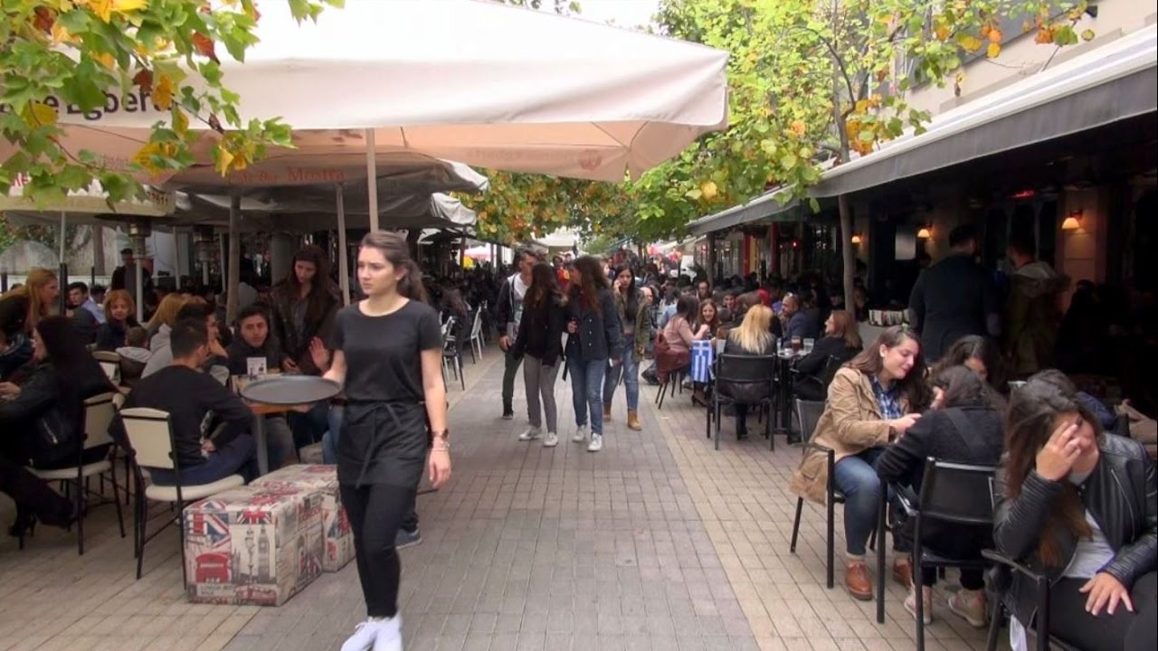Γιαννιτσά βόλτα στα καφέ μετά την Παρέλαση 