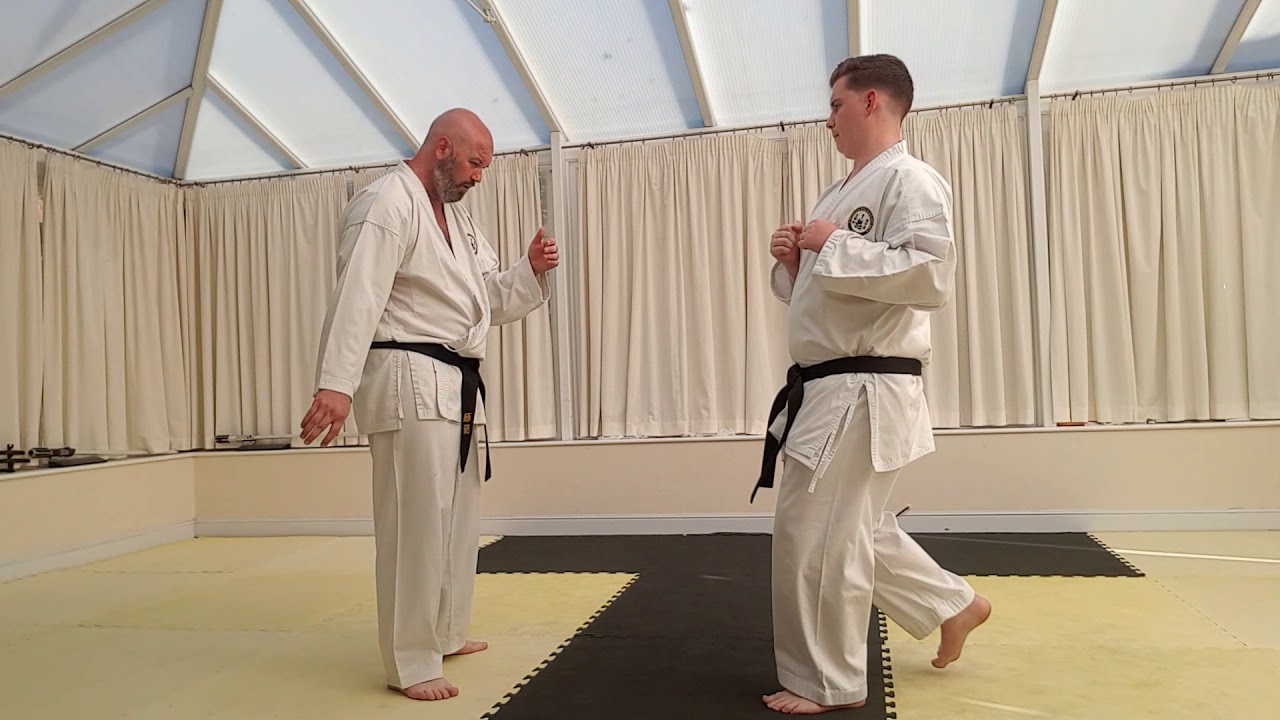 Hook punch (kagi tsuki)