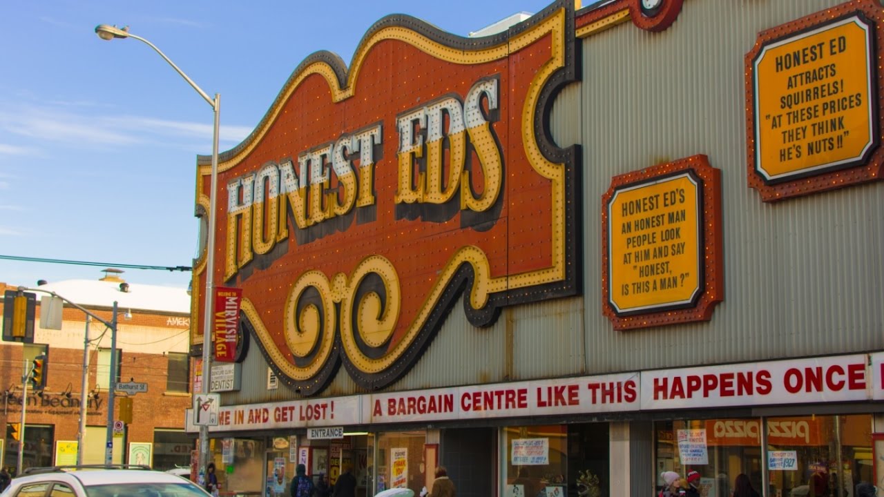 A Tour of Honest Ed's in Toronto, Canada November 2016