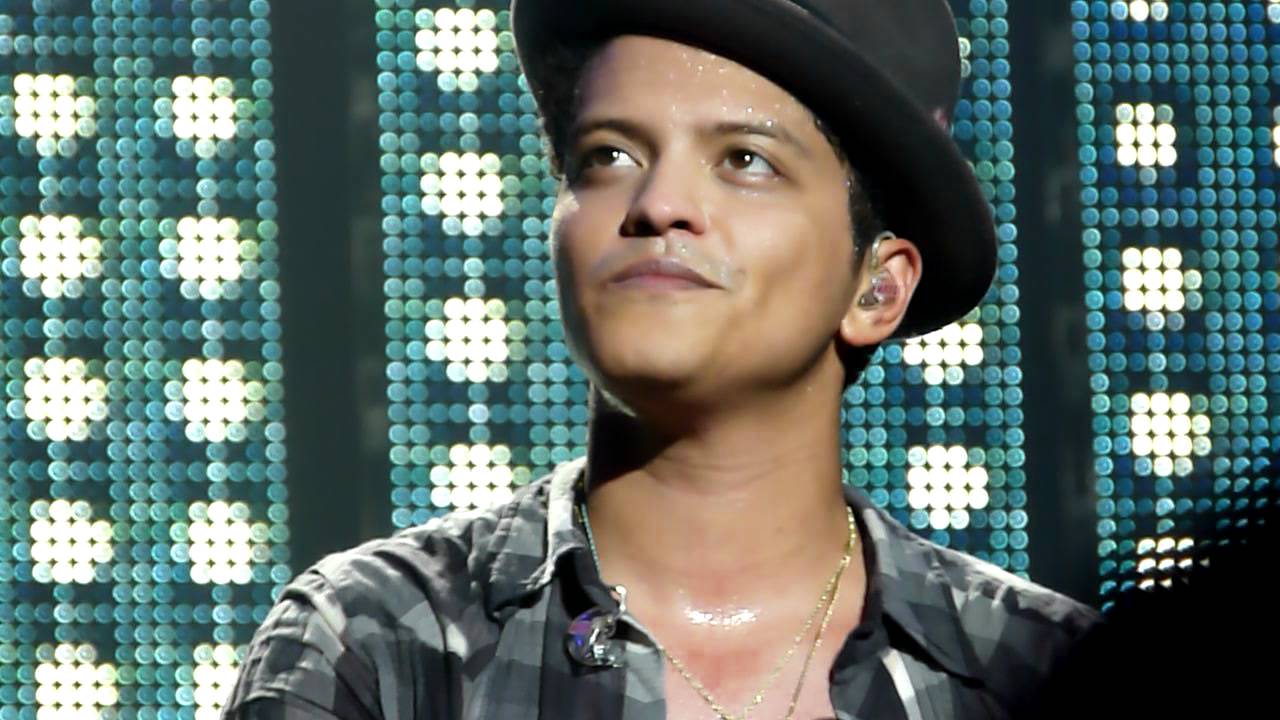 Bruno Mars  - Just The Way You Are - live Manchester 2 november 2011 - HD