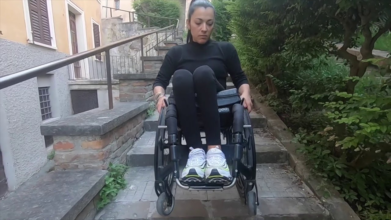 Fare le Scale con La Sedia a Rotelle - Take the stairs with the wheelchair.