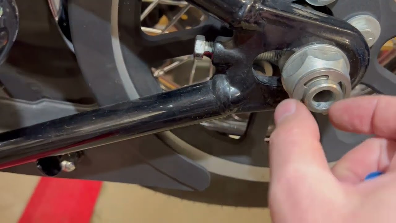 Регулировка оси заднего колеса Харлей Дэвидсон Софтейл Harley Davidson Softail rear wheel adjustment