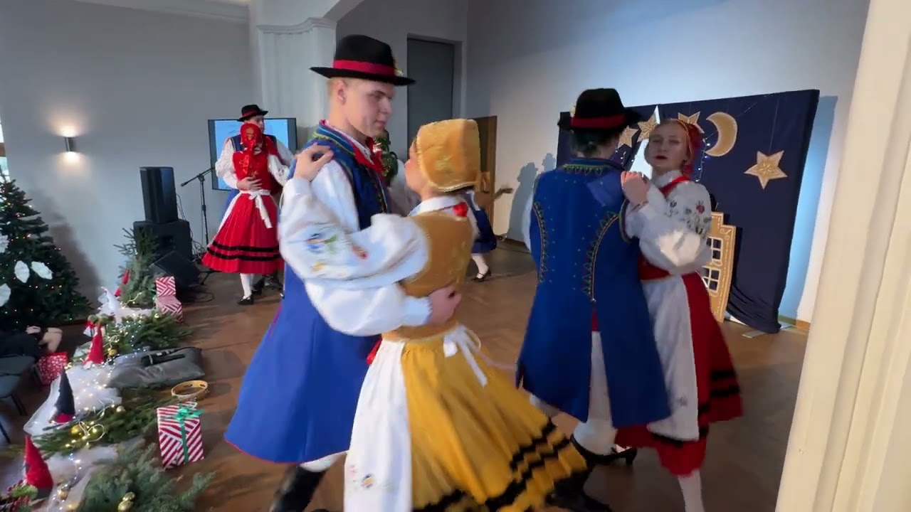 Tańce kaszubskie w wykonaniu Zespołu Tańca Ludowego przy Zespole Szkół w Objezierzu