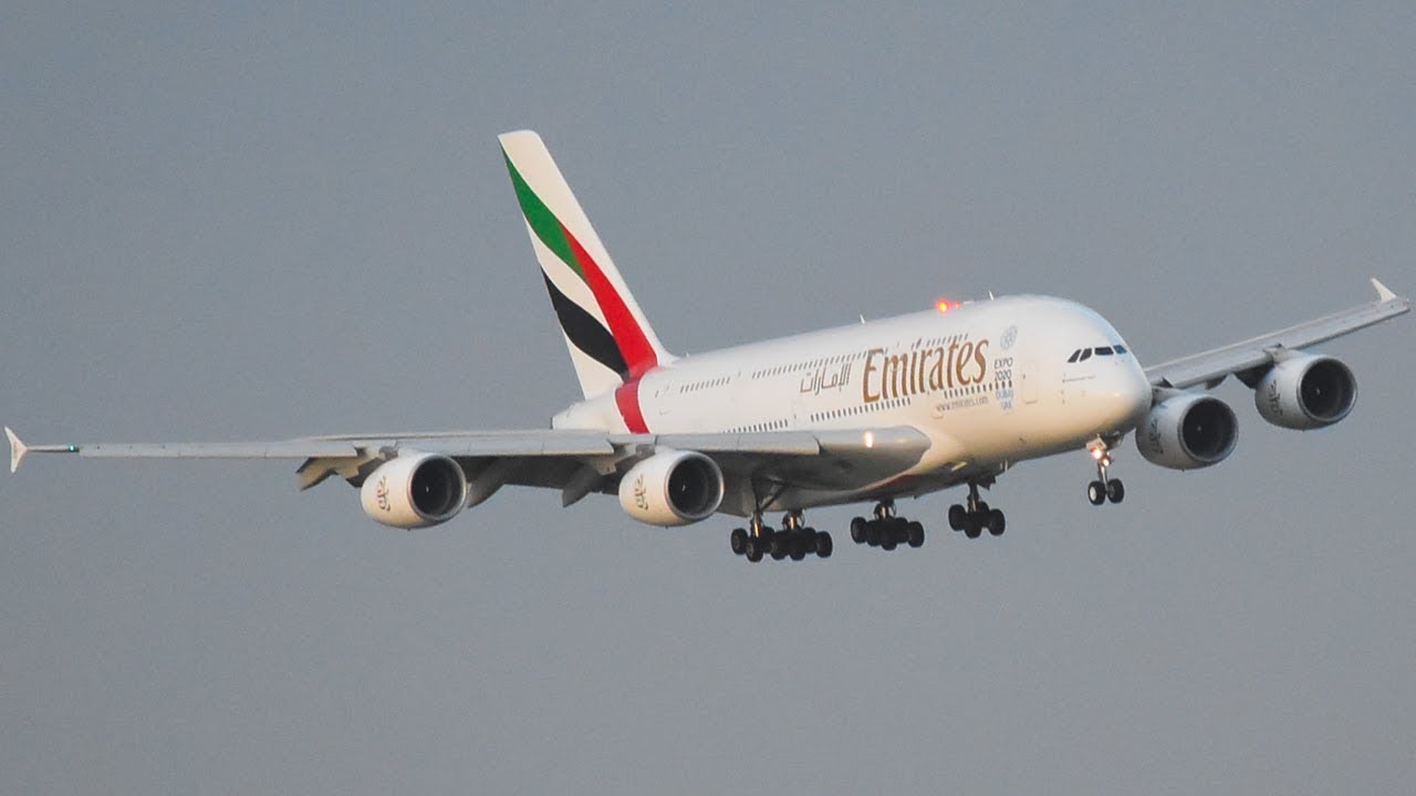 AIRCRAFTS BATTLE 80km/h GUSTS | Melbourne Airport Plane Spotting