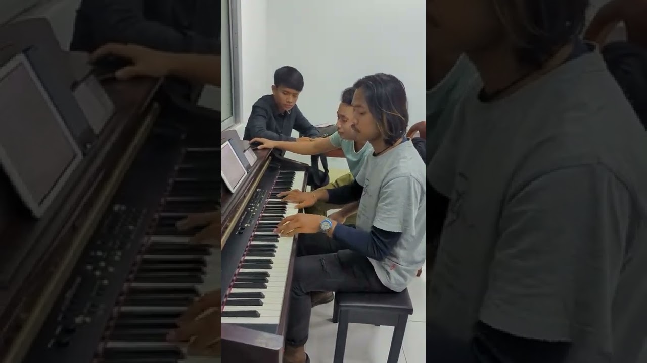 Cambodian University Students singing Khmer Song with Piano in Phnom Penh Cambodia 🇰🇭