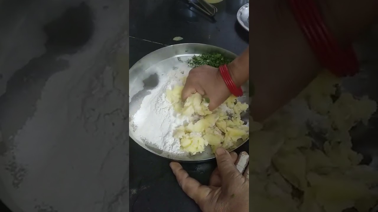 How do you knead the dough for water chestnut flour puris? Please tell me how you make it.