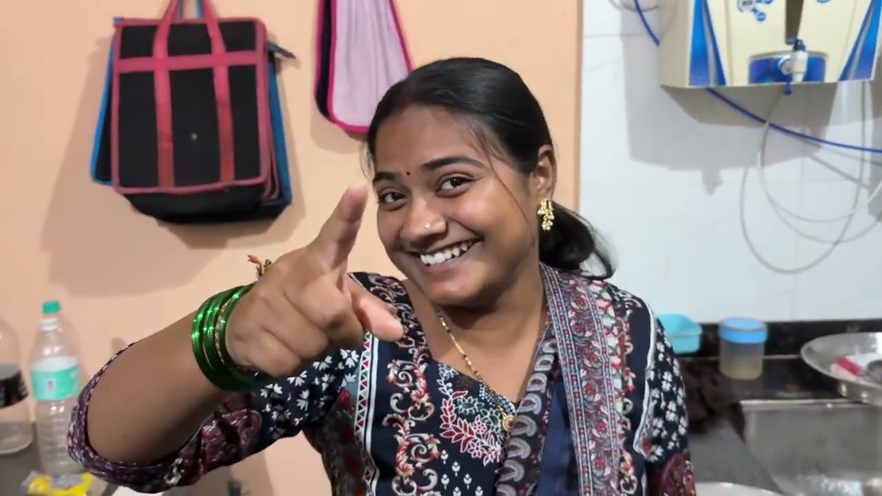 बायको शुद्ध शाकाहारी 🥗 आहे पण नवऱ्यासाठी तिन्ही non-veg बनवल 🥺 आता भूमिकाला संपूर्णस्वयपाक जमतो 😘￼