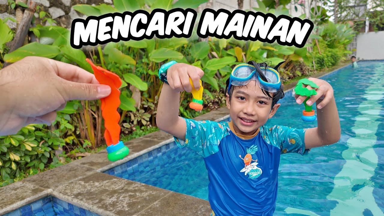 Kyo Berenang Mencari Mainan Warna Warni