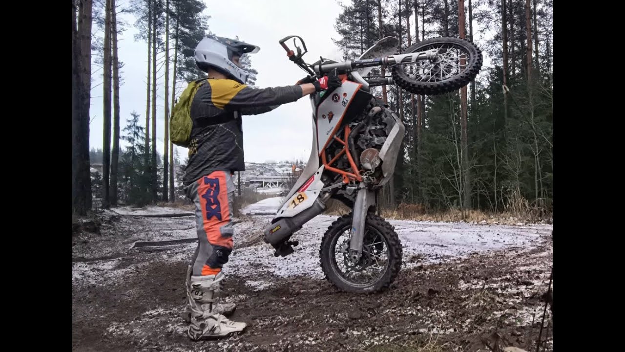 Pituushyppyä ja punnerruksia. #pushupchallenge KTM Super Enduro