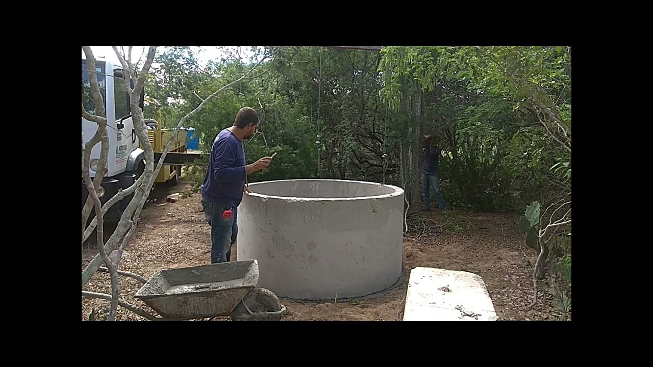 INSTALANDO O POÇO NA FAZENDA SÍTIO LUZENSE NO SERTÃO SISALEIRO DA BAHIA.