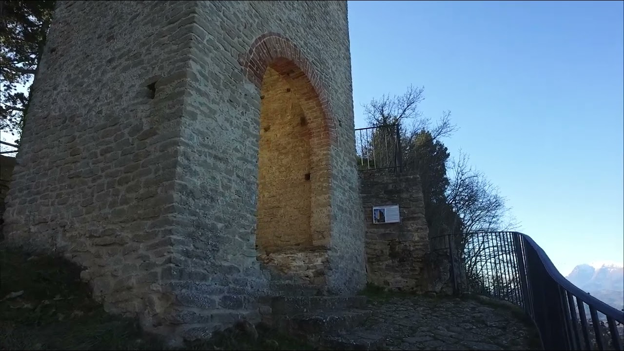 SMERILLO piccolo Borgo Medievale nelle Marche 8-1-2023