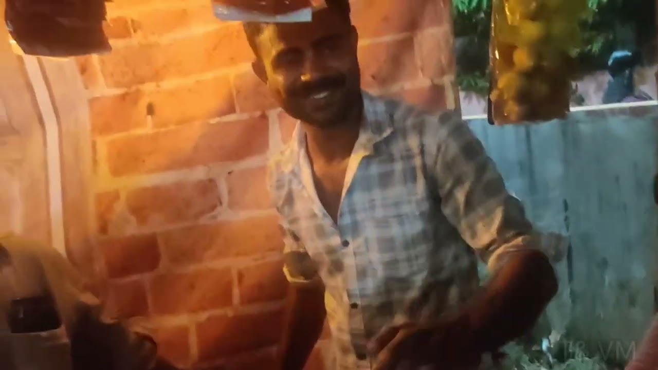 ഭാസ്കരേട്ടൻ്റെ  മുട്ടായി പീടികയിലെ തിക്കും തിരക്കിലും കുട്ടികൾക്ക് സംഭവിച്ചത്..!!
