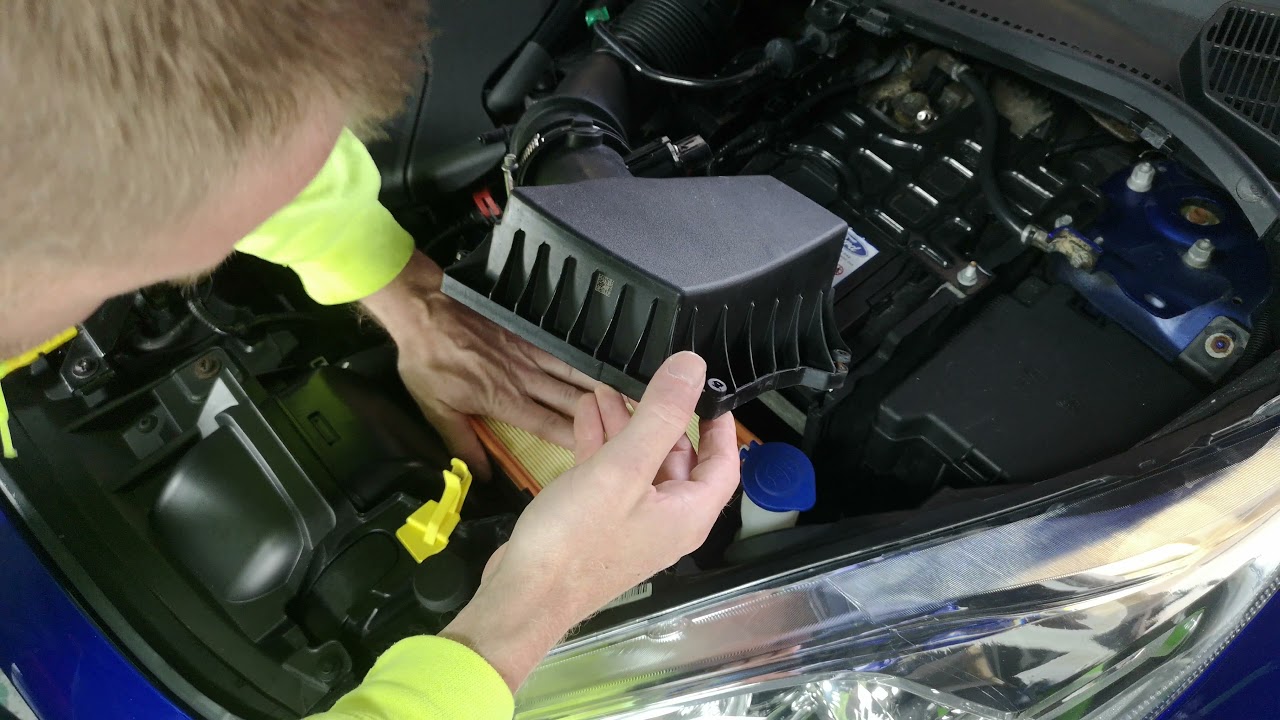 Ford Fiesta ST180 standard air filter change.